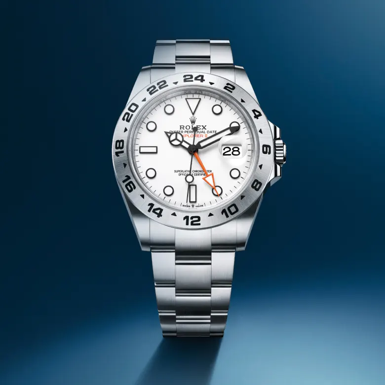rolex Explorer    - Il quadrante è il volto di un orologio Rolex, l’elemento che più di ogni altro conferisce a ogni segnatempo un’identità unica, assicurandone al contempo la leggibilità. I numeri 3, 6 e 9 che caratterizzano il modello Explorer sono rivestiti di un materiale luminescente a emissioni di lunga durata di colore blu, alla stregua degli indici e delle lancette. Come per tutti i segnatempo Rolex, il quadrante dell’orologio Explorer 36 è progettato e prodotto internamente, per lo più a mano, per garantirne l’assoluta perfezione.